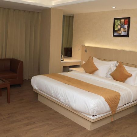 Hotel Radiance Bareilly Exteriör bild