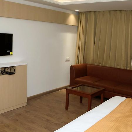Hotel Radiance Bareilly Exteriör bild