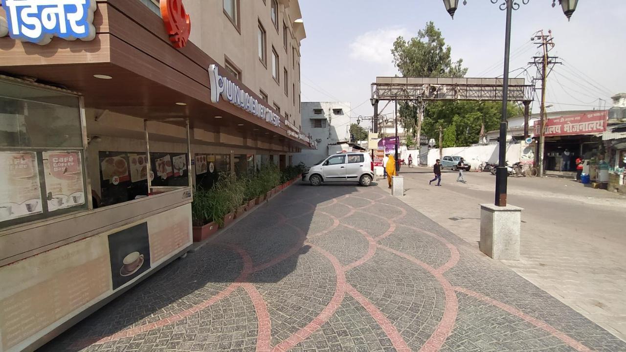 Hotel Radiance Bareilly Exteriör bild