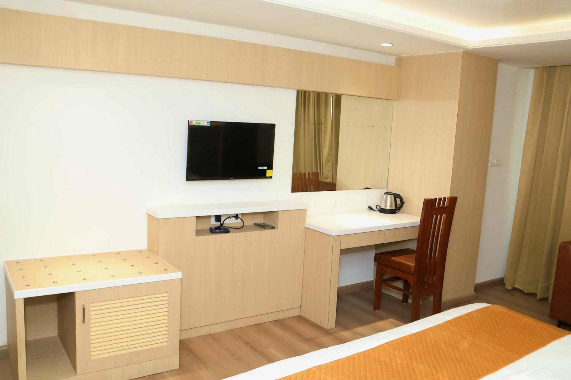 Hotel Radiance Bareilly Exteriör bild