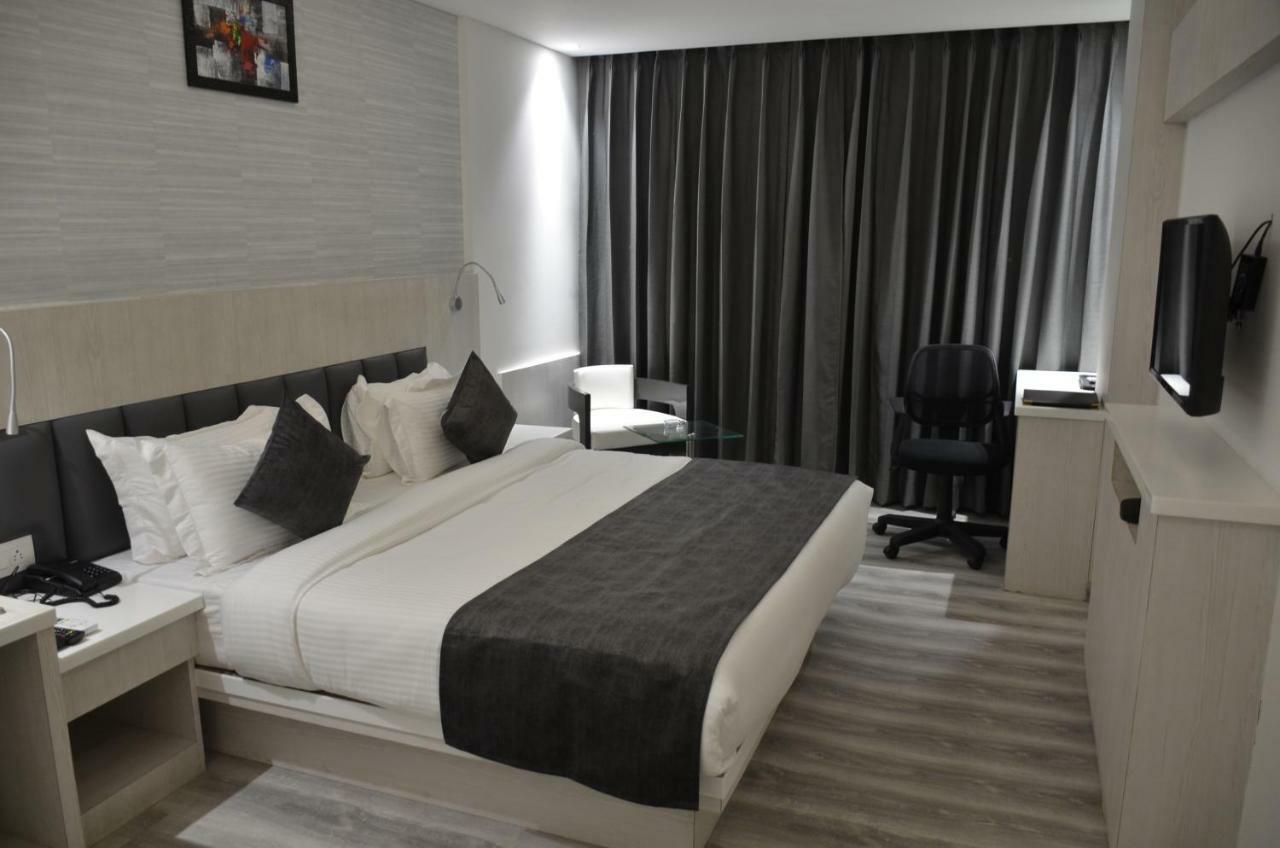 Hotel Radiance Bareilly Exteriör bild