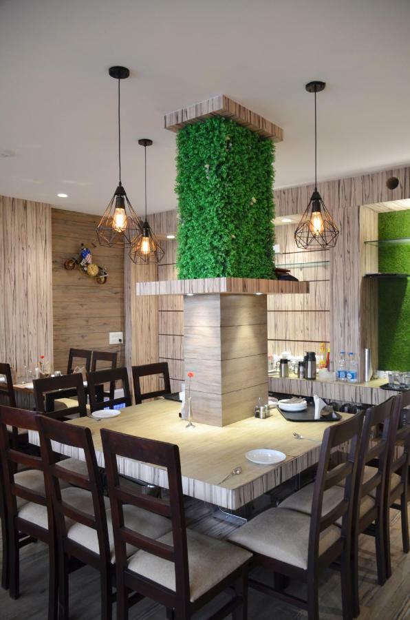 Hotel Radiance Bareilly Exteriör bild