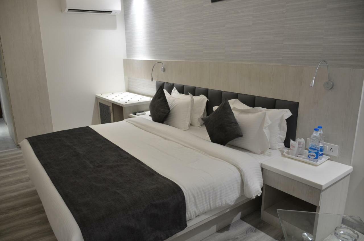 Hotel Radiance Bareilly Exteriör bild
