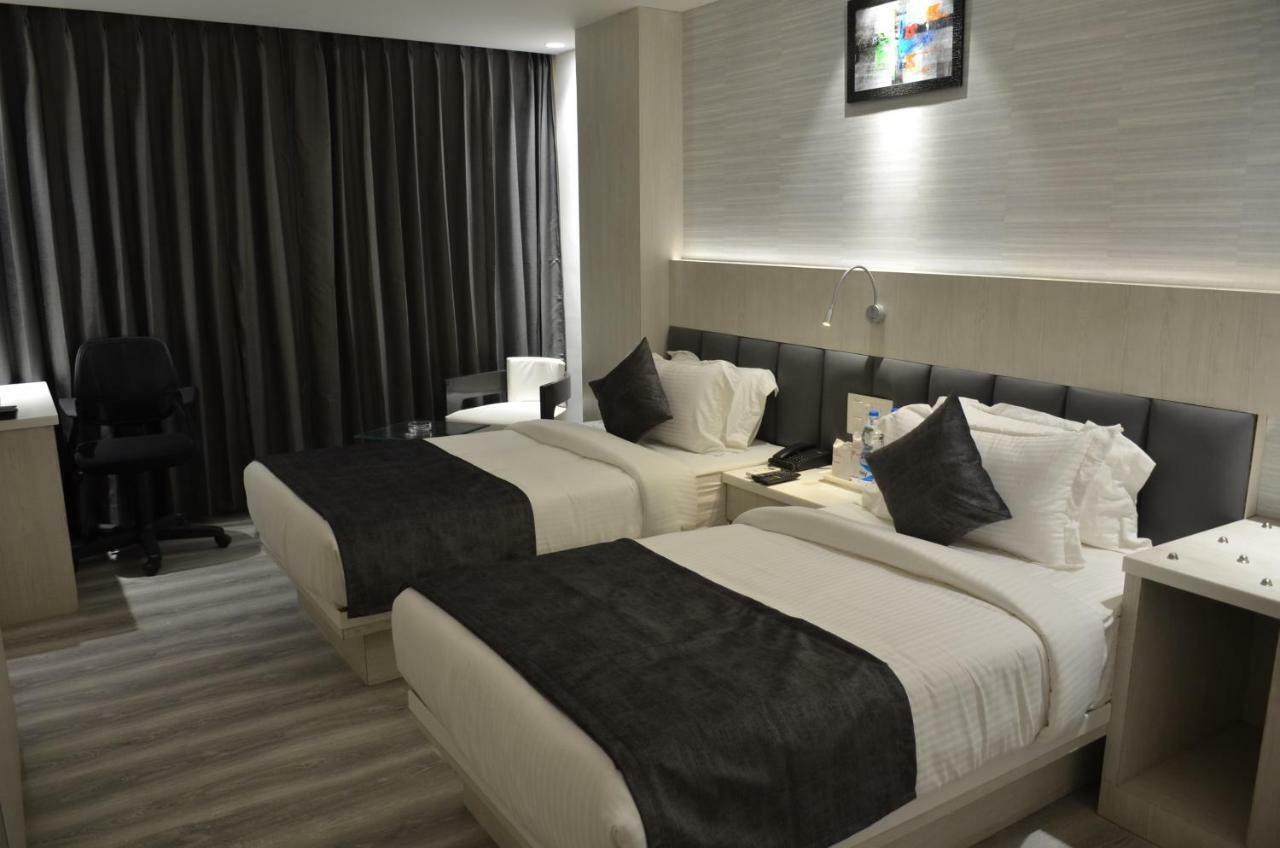 Hotel Radiance Bareilly Exteriör bild