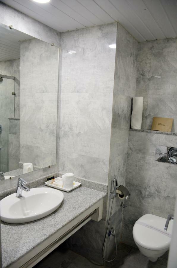 Hotel Radiance Bareilly Exteriör bild