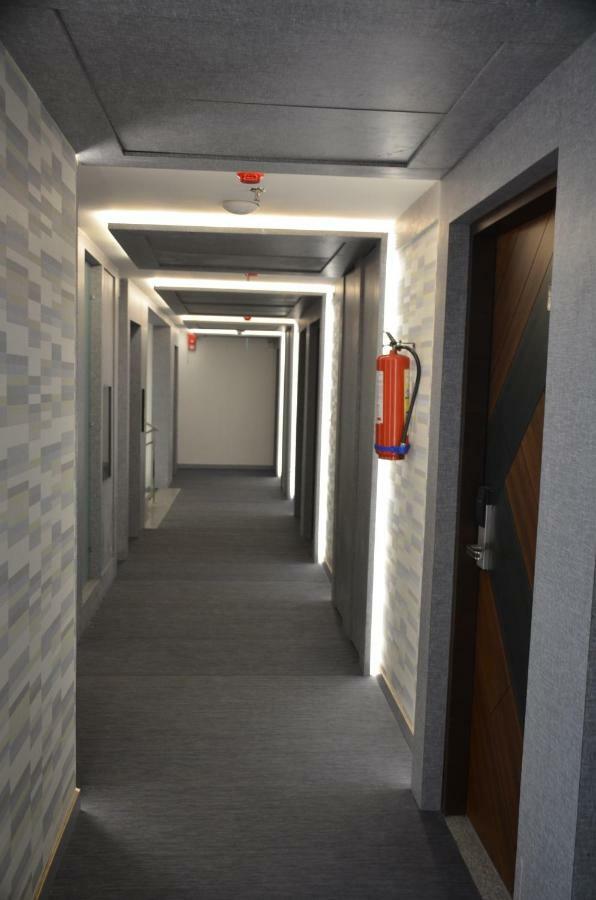 Hotel Radiance Bareilly Exteriör bild