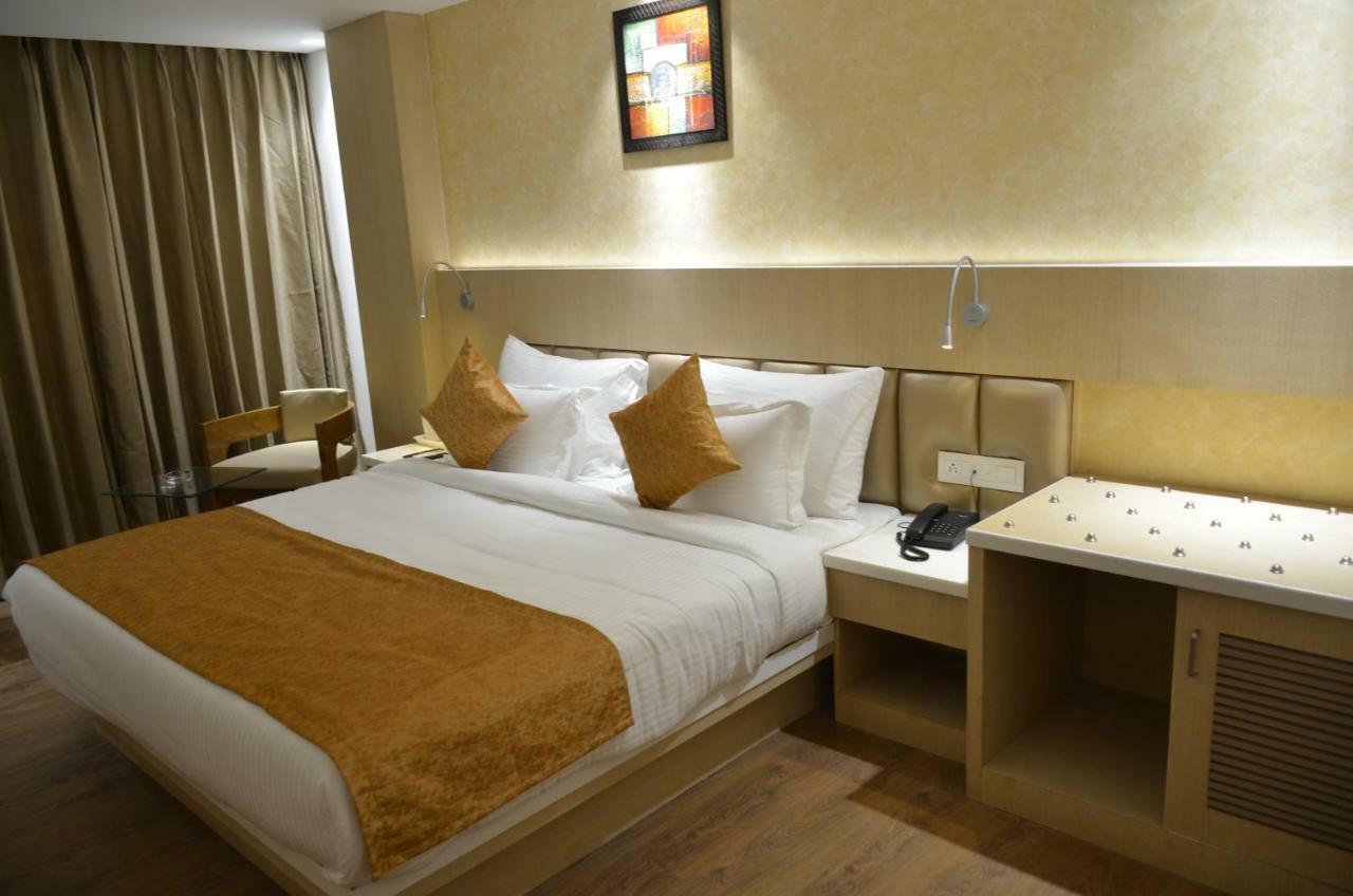 Hotel Radiance Bareilly Exteriör bild
