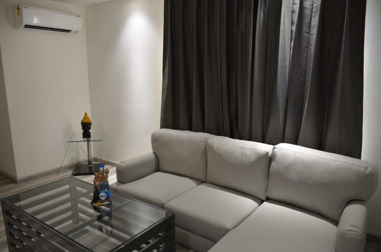 Hotel Radiance Bareilly Exteriör bild