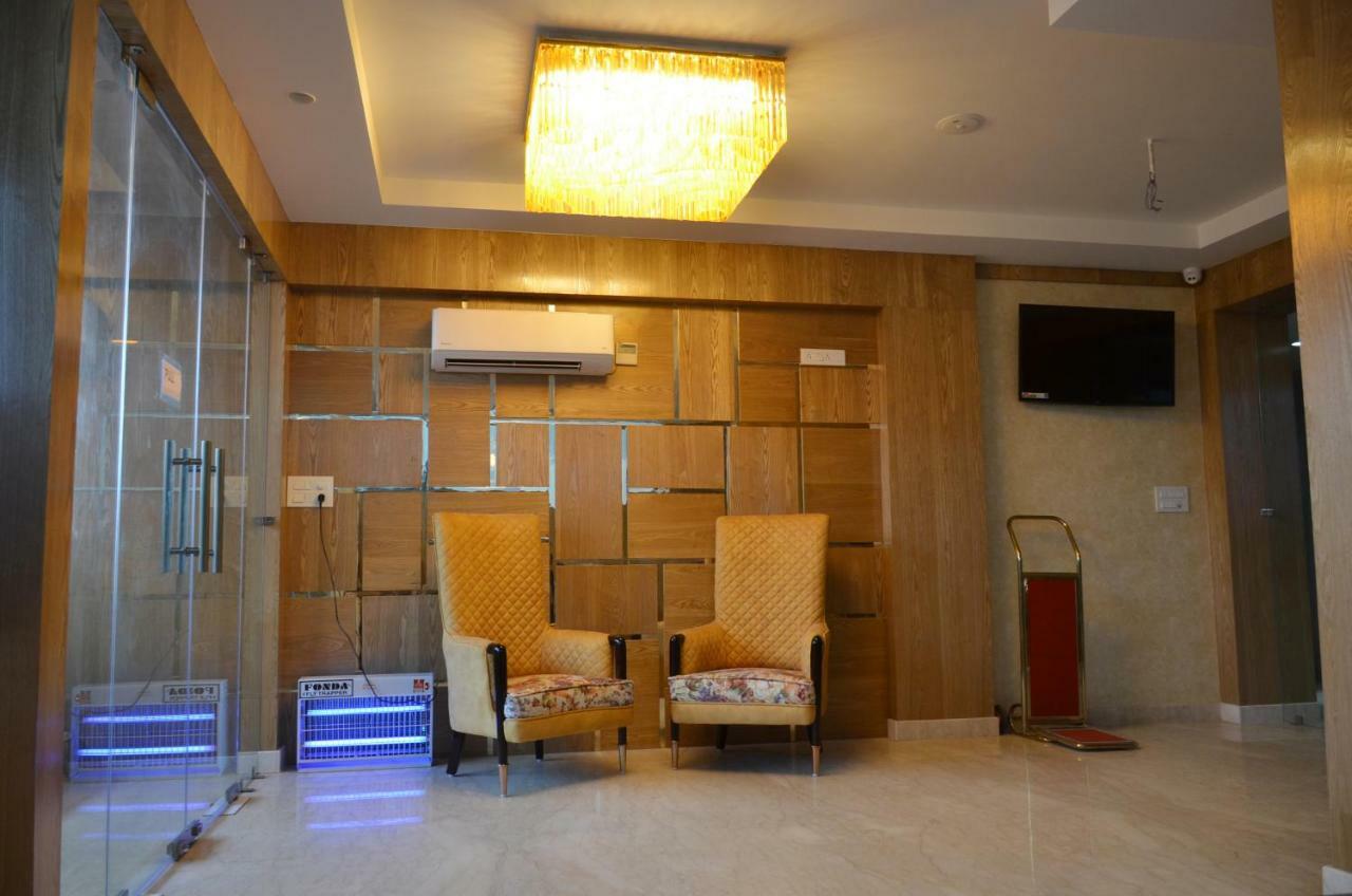 Hotel Radiance Bareilly Exteriör bild