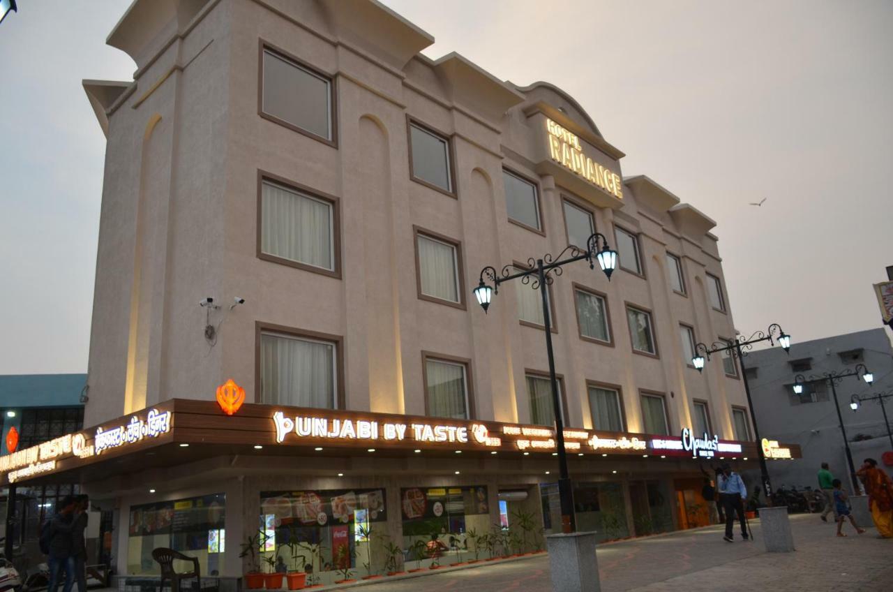Hotel Radiance Bareilly Exteriör bild