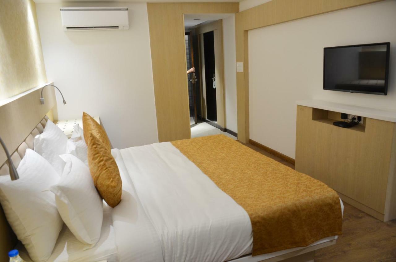 Hotel Radiance Bareilly Exteriör bild