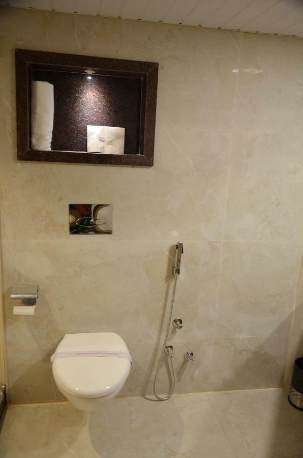Hotel Radiance Bareilly Exteriör bild