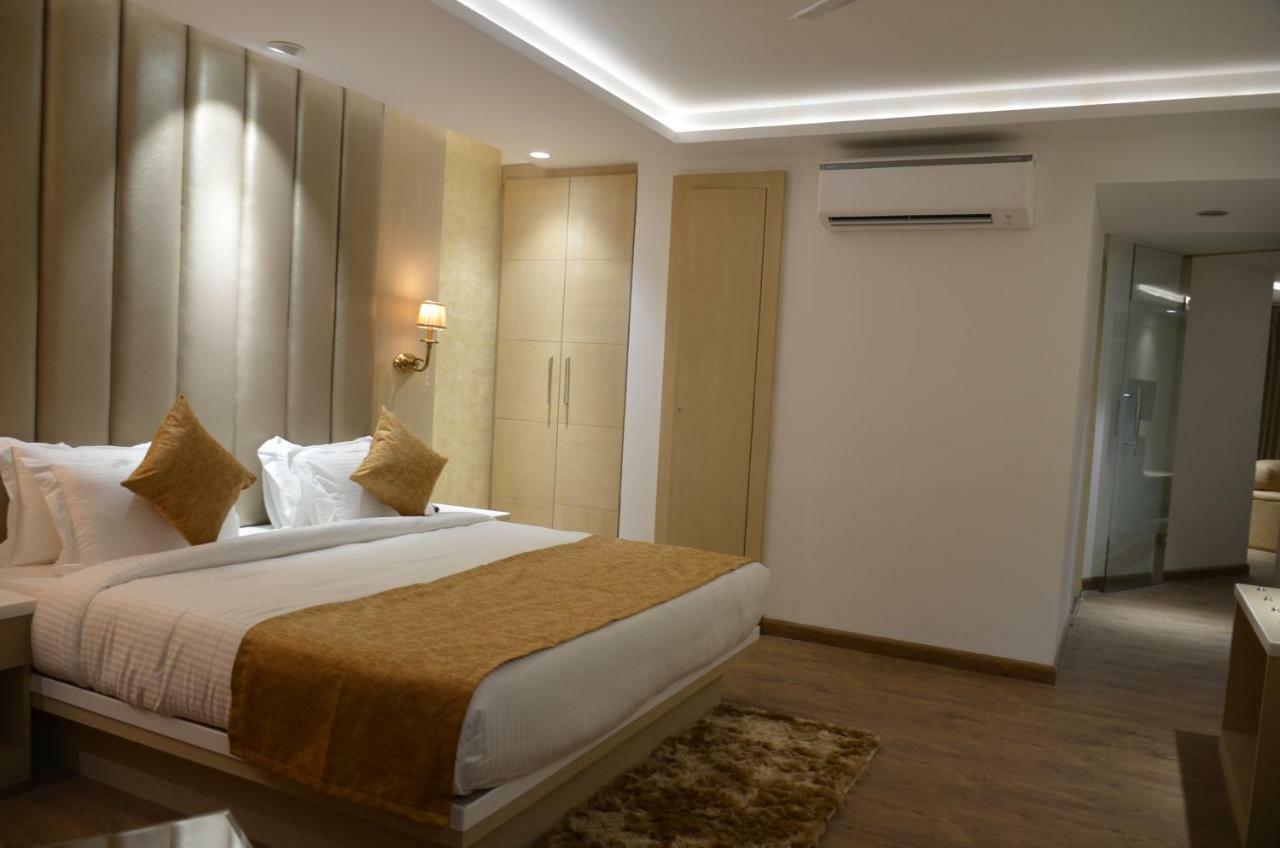 Hotel Radiance Bareilly Exteriör bild