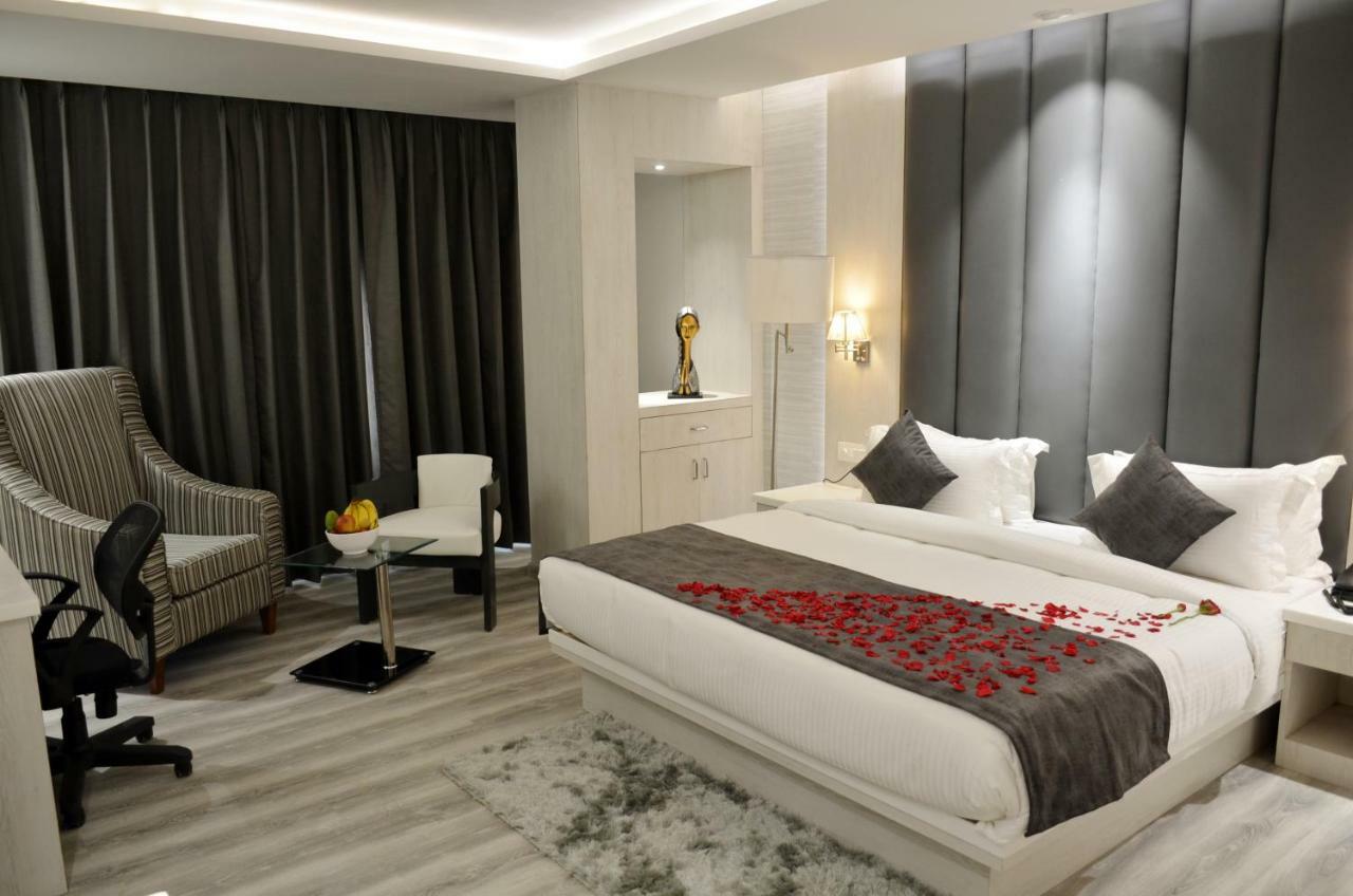 Hotel Radiance Bareilly Exteriör bild