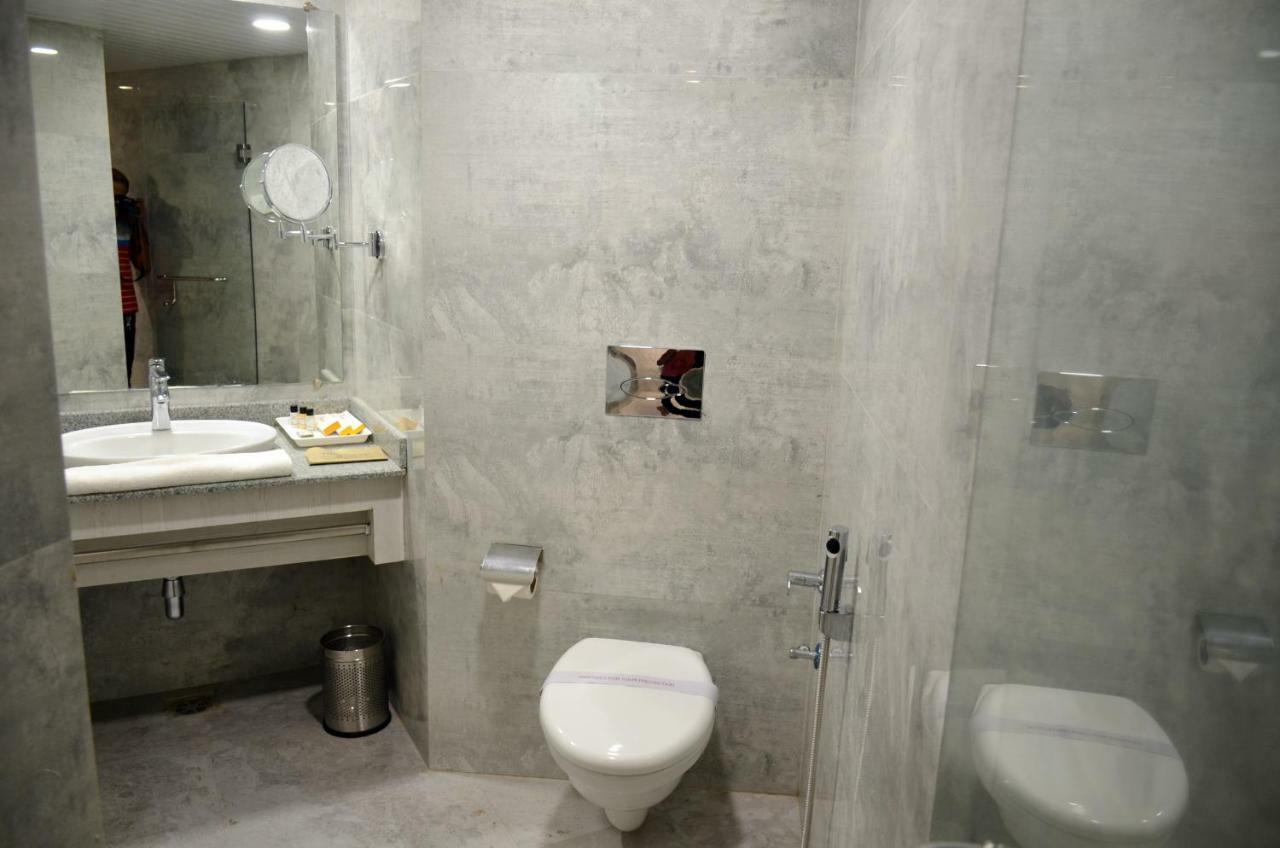 Hotel Radiance Bareilly Exteriör bild